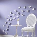 Arreglo de mariposas blancas en la pared