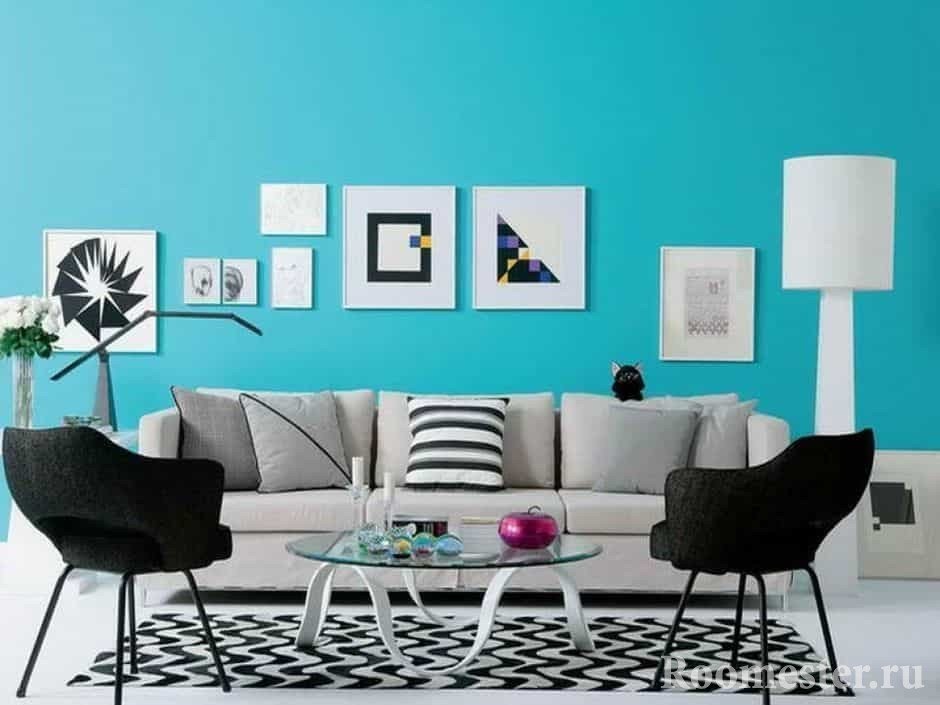 Turkise vægge i stuen