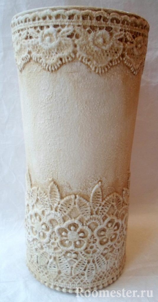 Decoupage en un florero de encaje