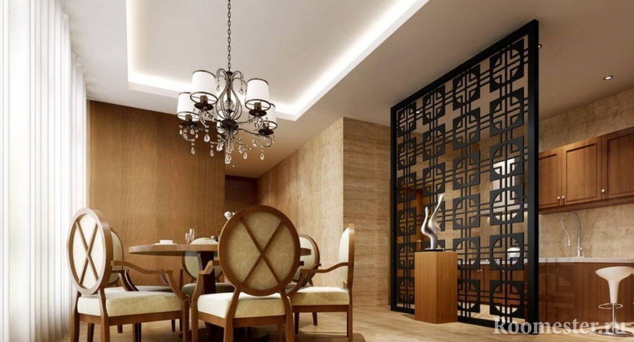 Dekorativ skillevæg i køkkenet