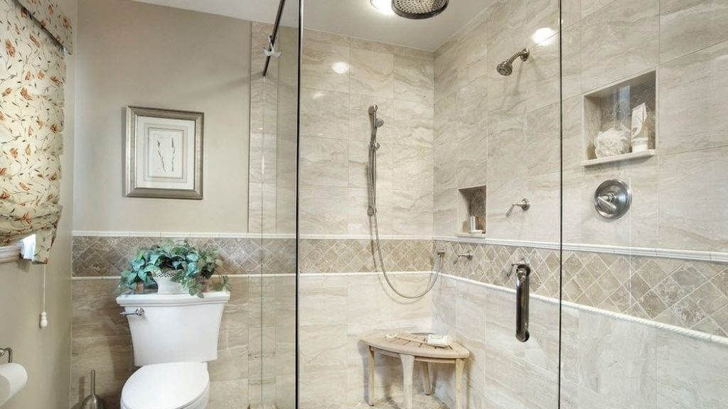 Badeværelse design med bruser