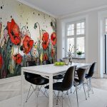 Amapolas en la pared del comedor