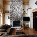 Chimenea de piedra salvaje