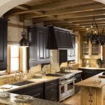 Cocina estilo chalet negro