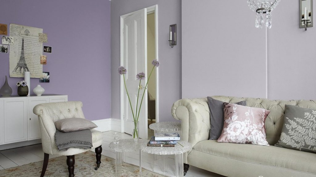 Color lila a l’interior