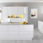 Elegante cocina blanca