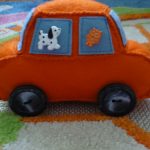 Coche de fieltro casero