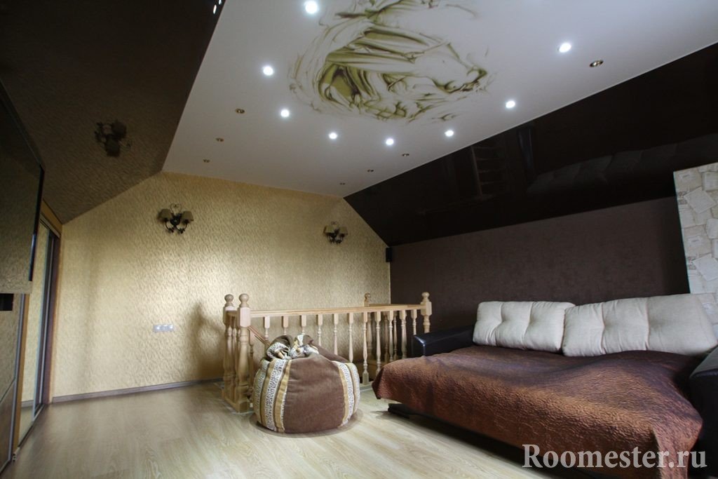 Techo de decoupage en el dormitorio