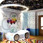 Cielo estrellado en una habitación infantil