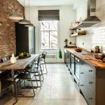 La combinación de muebles modernos con un estilo loft.