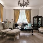 La combinación de muebles oscuros y claros en el interior francés.