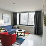 Muebles de colores para la sala de estar