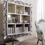 Bastidor con paneles decorativos