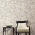 Sillón en el fondo de papel tapiz