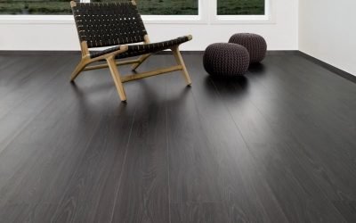 Piso oscuro en el interior: cómo combinar ejemplos de diseño