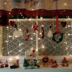 Decoración de alféizar de ventana para año nuevo