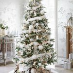 Árbol de Navidad decorado blanco