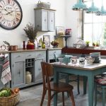 La cocina de la casa en el estilo mixto de Provenza y shabby chic.