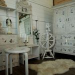 Muebles del mismo estilo.