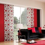 Cortinas japonesas en una ventana panorámica