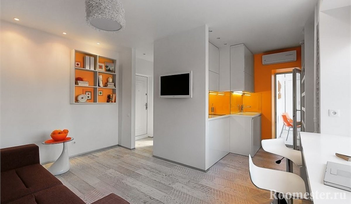 Studio apartman s balkonom u bijeloj i narančastoj boji