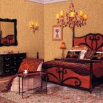Dormitorio con muebles elegantes.