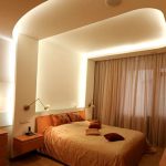 Interesante interior de dormitorio