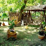 Columpiarse bajo el árbol