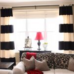 Cortinas de ventana a rayas blancas y negras