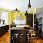 Cocina con isla en bronceado