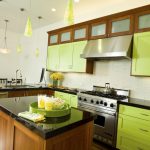 Armarios de pistacho en la cocina