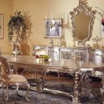 Habitación con muebles plateados.