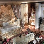 Dormitorio ricamente decorado