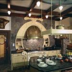 Cocina con muebles antiguos