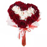 Rosas y Rafaelka en un ramo