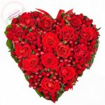 Corazón de bayas y rosas