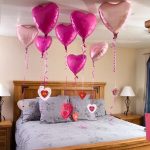 Dormitorio con san valentin y globos