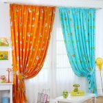 Cortinas brillantes en el interior