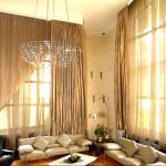 Interior con candelabro original