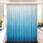 Cortinas azules en la cocina