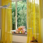 Cortinas amarillas en la guardería
