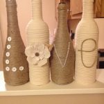 Decoración en botellas de varias formas.