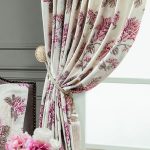 Flores en las cortinas