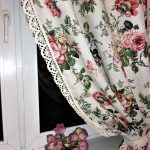 Flor en la ventana