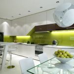 Interior de cocina blanco verde claro