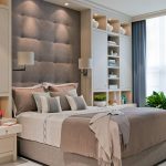 Lámparas sobre la cama