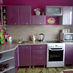 Cocina con interior morado