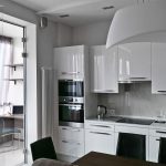 Muebles blancos en la cocina.