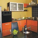 Mesa de cristal en la cocina.