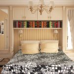 Estantería sobre la cama